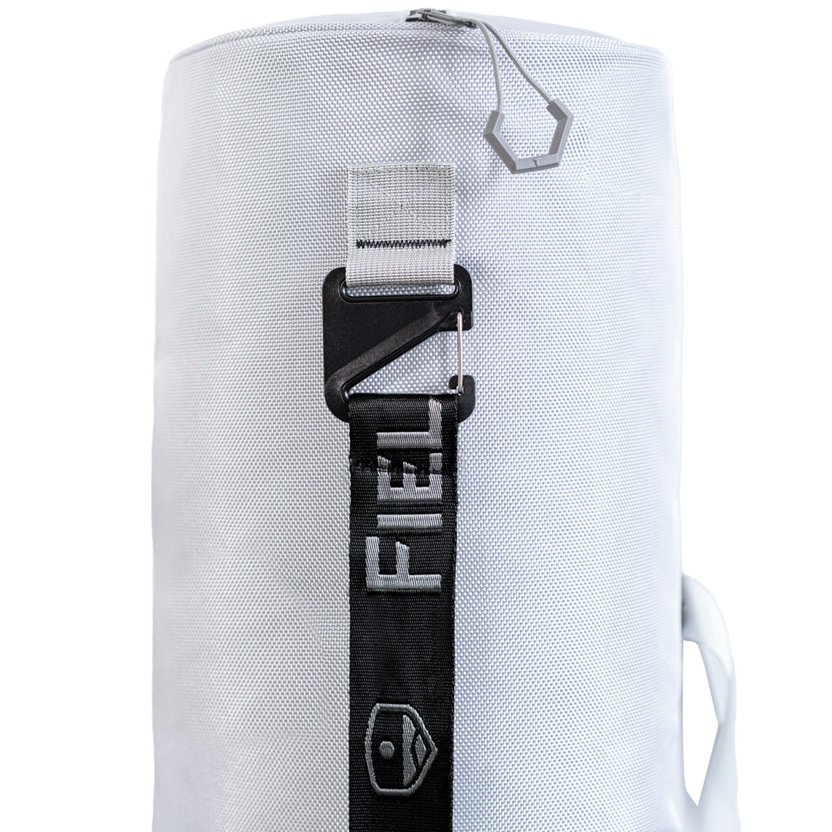 The wide adjustable shoulder strap of the FieldLux Chair Bag, with reinforced attachment points.